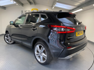 2019 Nissan Qashqai 1.3 Dig-T N-Motion SUV 5dr Petrol Manual Euro 6 (s/s) (140 Ps) in Black — image 3