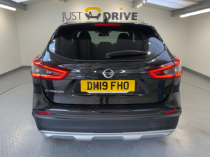 2019 Nissan Qashqai 1.3 Dig-T N-Motion SUV 5dr Petrol Manual Euro 6 (s/s) (140 Ps) in Black — image 4