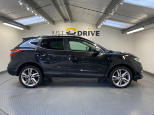 2019 Nissan Qashqai 1.3 Dig-T N-Motion SUV 5dr Petrol Manual Euro 6 (s/s) (140 Ps) in Black — image 6