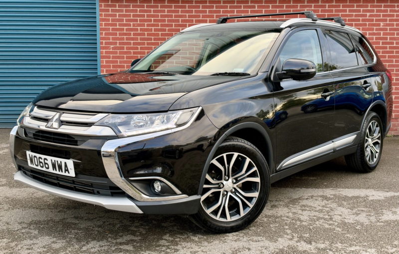 2017 Mitsubishi Outlander 2.2 Di-D 4 in Black — image 1