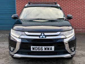 2017 Mitsubishi Outlander 2.2 Di-D 4 in Black — image 2