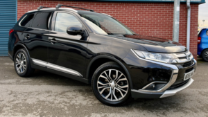 2017 Mitsubishi Outlander 2.2 Di-D 4 in Black — image 3