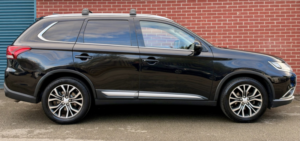 2017 Mitsubishi Outlander 2.2 Di-D 4 in Black — image 4