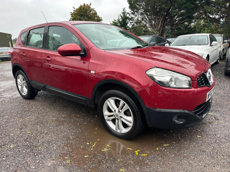2012 Nissan Qashqai 1.5 Dci Acenta 2WD Euro 5 5dr in Red — image 1