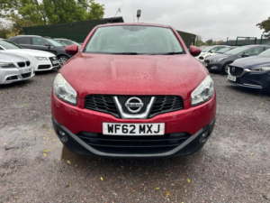 2012 Nissan Qashqai 1.5 Dci Acenta 2WD Euro 5 5dr in Red — image 2