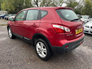 2012 Nissan Qashqai 1.5 Dci Acenta 2WD Euro 5 5dr in Red — image 4
