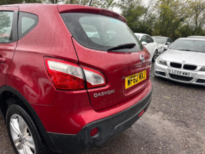 2012 Nissan Qashqai 1.5 Dci Acenta 2WD Euro 5 5dr in Red — image 6