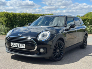 2016 MINI Clubman 2.0 Cooper D Euro 6 (s/s) 6dr in Black — image 1