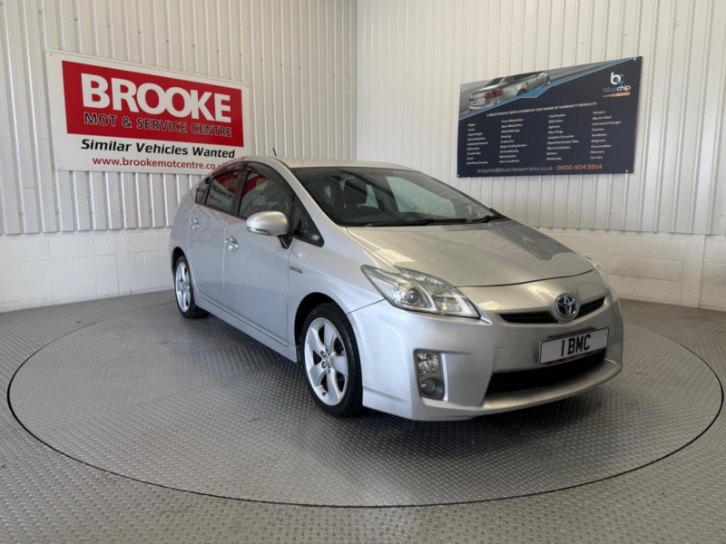 2011 Toyota Prius 1.8 Vvt-H T4 CVT Euro 5 (s/s) 5dr in Silver — image 1