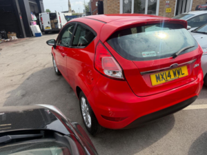 2014 Ford Fiesta 1.0 Zetec Euro 5 (s/s) 3dr in Red — image 4