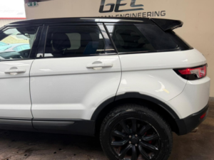 2014 Land Rover Range Rover Evoque 2.2 Sd4 Pure Tech Auto 4WD Euro 5 (s/s) 5dr in White — image 6