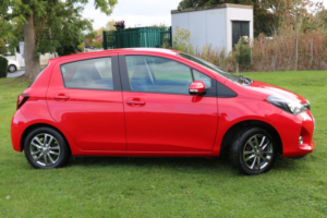 2015 Toyota Yaris 1.3 Dual Vvt-I Icon in Red — image 2