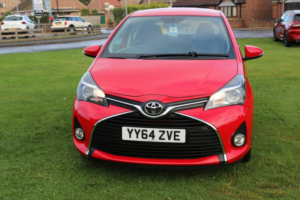 2015 Toyota Yaris 1.3 Dual Vvt-I Icon in Red — image 3