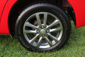 2015 Toyota Yaris 1.3 Dual Vvt-I Icon in Red — image 5