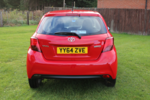 2015 Toyota Yaris 1.3 Dual Vvt-I Icon in Red — image 6