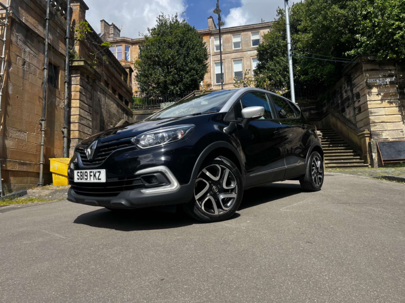 2019 Renault Captur 0.9 Captur Iconic Tce 5dr in Black And Silver — image 1