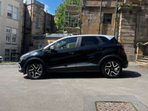 2019 Renault Captur 0.9 Captur Iconic Tce 5dr in Black And Silver — image 2