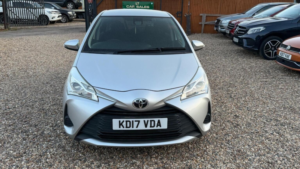 2017 Toyota Yaris 1.5 Vvt-H Excel E-CVT Euro 6 5dr in Silver — image 2