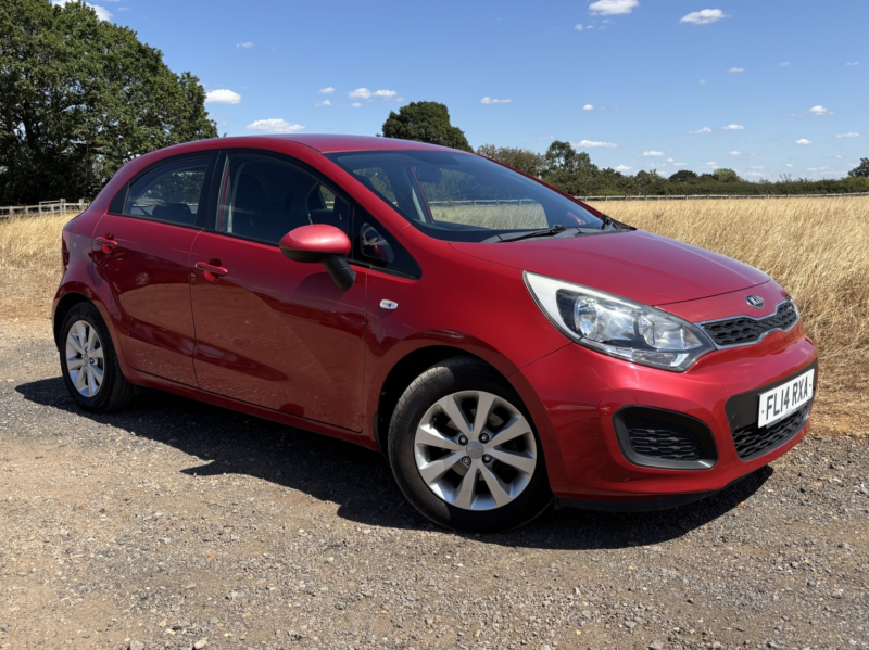 2014 Kia Rio 1.3 Vr7 in Red — image 1