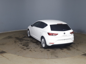 2017 SEAT Leon 1.6 Tdi Se Dynamic Technology in White — image 5