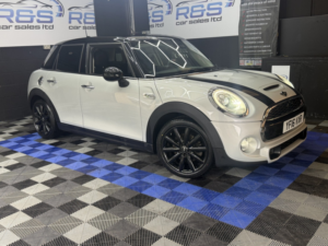 2016 MINI Hatch 2.0 5-Door Hatch Cooper S in Silver — image 2