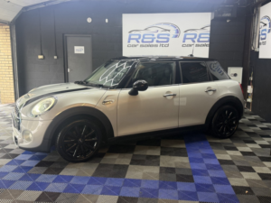 2016 MINI Hatch 2.0 5-Door Hatch Cooper S in Silver — image 4