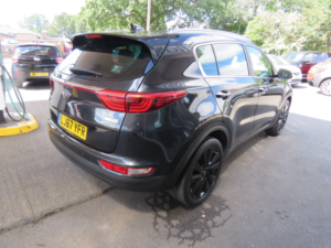 2017 Kia Sportage 1.7 Crdi 3 Euro 6 (s/s) 5dr in Black — image 5