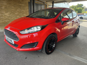 2015 Ford Fiesta 1.25 Style in Red — image 2