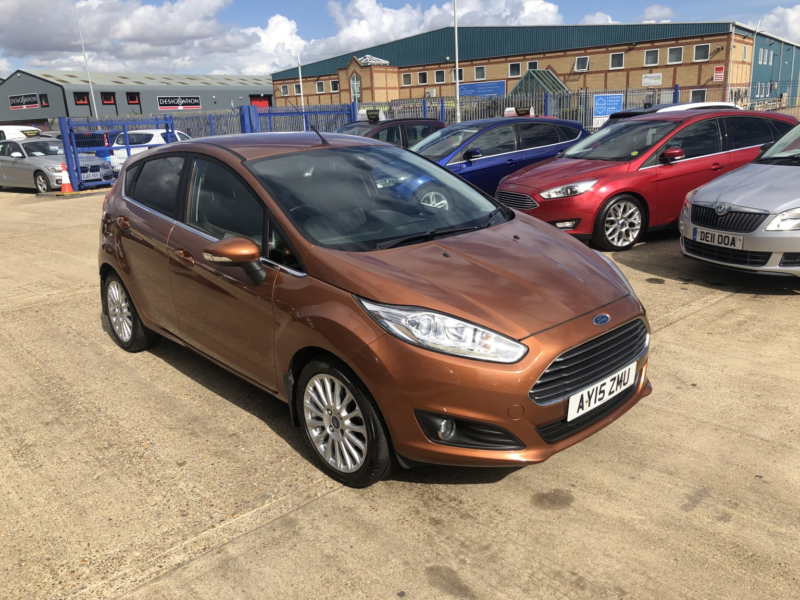 2015 Ford Fiesta 1.0 T Ecoboost Titanium in Bronze — image 1