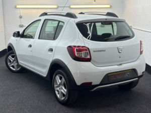 2016 Dacia Sandero Stepway 0.9 Stepway Laureate Tce 90 in White — image 2
