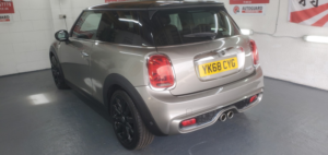 2019 MINI Hatch 2.0 3-Door Hatch Cooper S Exclusive in Silver — image 6