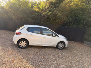 2016 Peugeot 208 1.0 Puretech Access in White — image 2