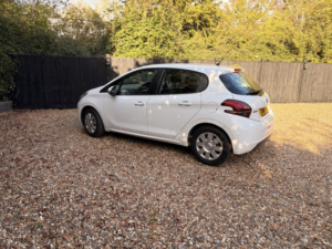2016 Peugeot 208 1.0 Puretech Access in White — image 3