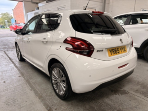 2015 Peugeot 208 1.6 Bluehdi Allure in White — image 3