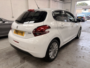2015 Peugeot 208 1.6 Bluehdi Allure in White — image 4