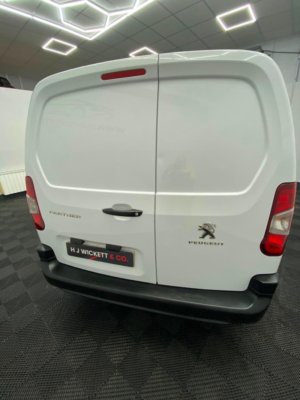 2023 Peugeot Partner 1.5 Bluehdi 1000 Professional Premium + Standard Panel Van Swb Euro 6 (s/s) 5dr in White — image 4