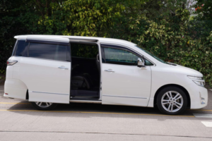 2010 Nissan Elgrand 3.5 V6 Highway Star Premium 5dr 7 Seats in White — image 3