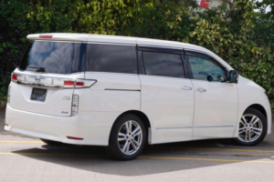 2010 Nissan Elgrand 3.5 V6 Highway Star Premium 5dr 7 Seats in White — image 4