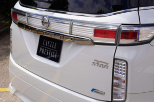 2010 Nissan Elgrand 3.5 V6 Highway Star Premium 5dr 7 Seats in White — image 5