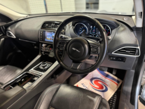 2017 Jaguar F-Pace 2.0 D240 Prestige Auto AWD Euro 6 (s/s) 5dr in Silver — image 2