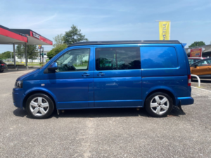 2014 Volkswagen Transporter 2.0 Bitdi T32 Highline Kombi 4dr Diesel DSG 4motion L3 H1 (226 G/km, 178 Bhp) in Blue — image 2