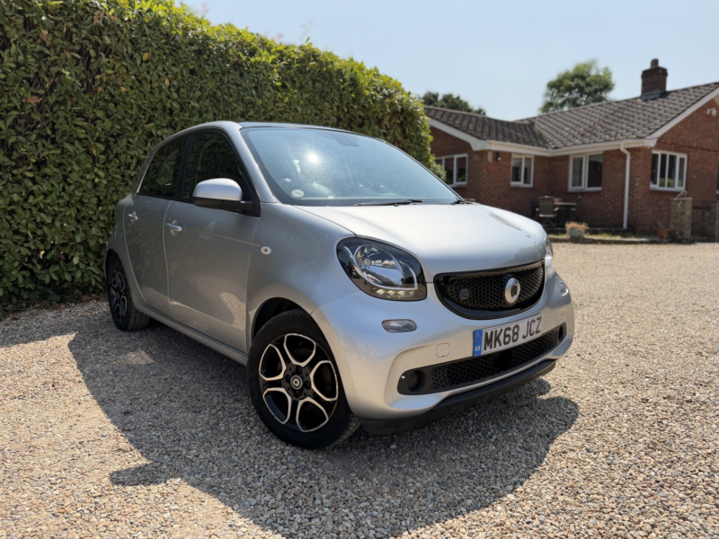 2018 Smart Forfour Eq 17.6kwh Prime in Silver — image 1