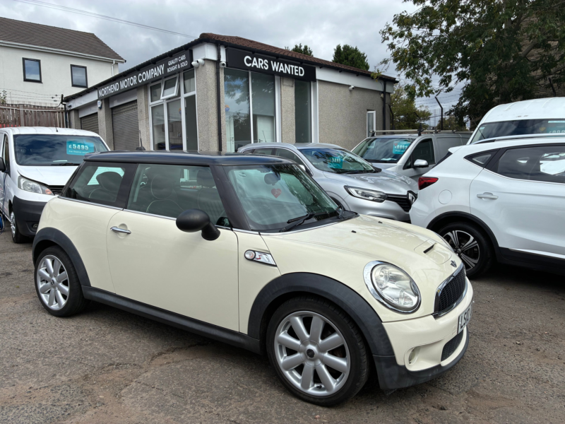 2010 MINI Hatch 1.6 Cooper S Hatchback 3dr Petrol Steptronic Euro 5 (175 Ps) in White — image 1
