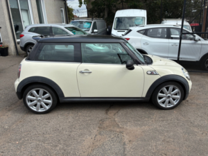 2010 MINI Hatch 1.6 Cooper S Hatchback 3dr Petrol Steptronic Euro 5 (175 Ps) in White — image 2