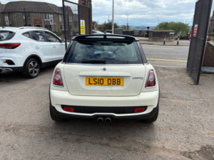 2010 MINI Hatch 1.6 Cooper S Hatchback 3dr Petrol Steptronic Euro 5 (175 Ps) in White — image 4