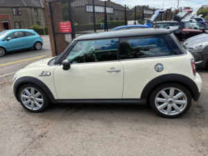 2010 MINI Hatch 1.6 Cooper S Hatchback 3dr Petrol Steptronic Euro 5 (175 Ps) in White — image 6
