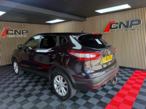 2014 Nissan Qashqai 1.5 Dci Acenta Premium SUV 5dr Diesel Manual 2WD Euro 5 (s/s) (110 Ps) in Black — image 4