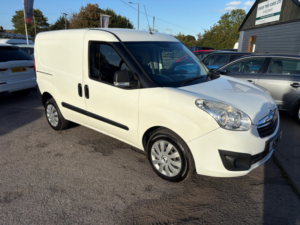 2016 Vauxhall Combo 1.3 Cdti 2300 16v Panel Van 3dr Diesel Manual Fwd L1 H1 (133 G/km, 89 Bhp) in White — image 3