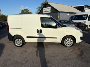 2016 Vauxhall Combo 1.3 Cdti 2300 16v Panel Van 3dr Diesel Manual Fwd L1 H1 (133 G/km, 89 Bhp) in White — image 4