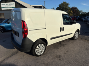 2016 Vauxhall Combo 1.3 Cdti 2300 16v Panel Van 3dr Diesel Manual Fwd L1 H1 (133 G/km, 89 Bhp) in White — image 5